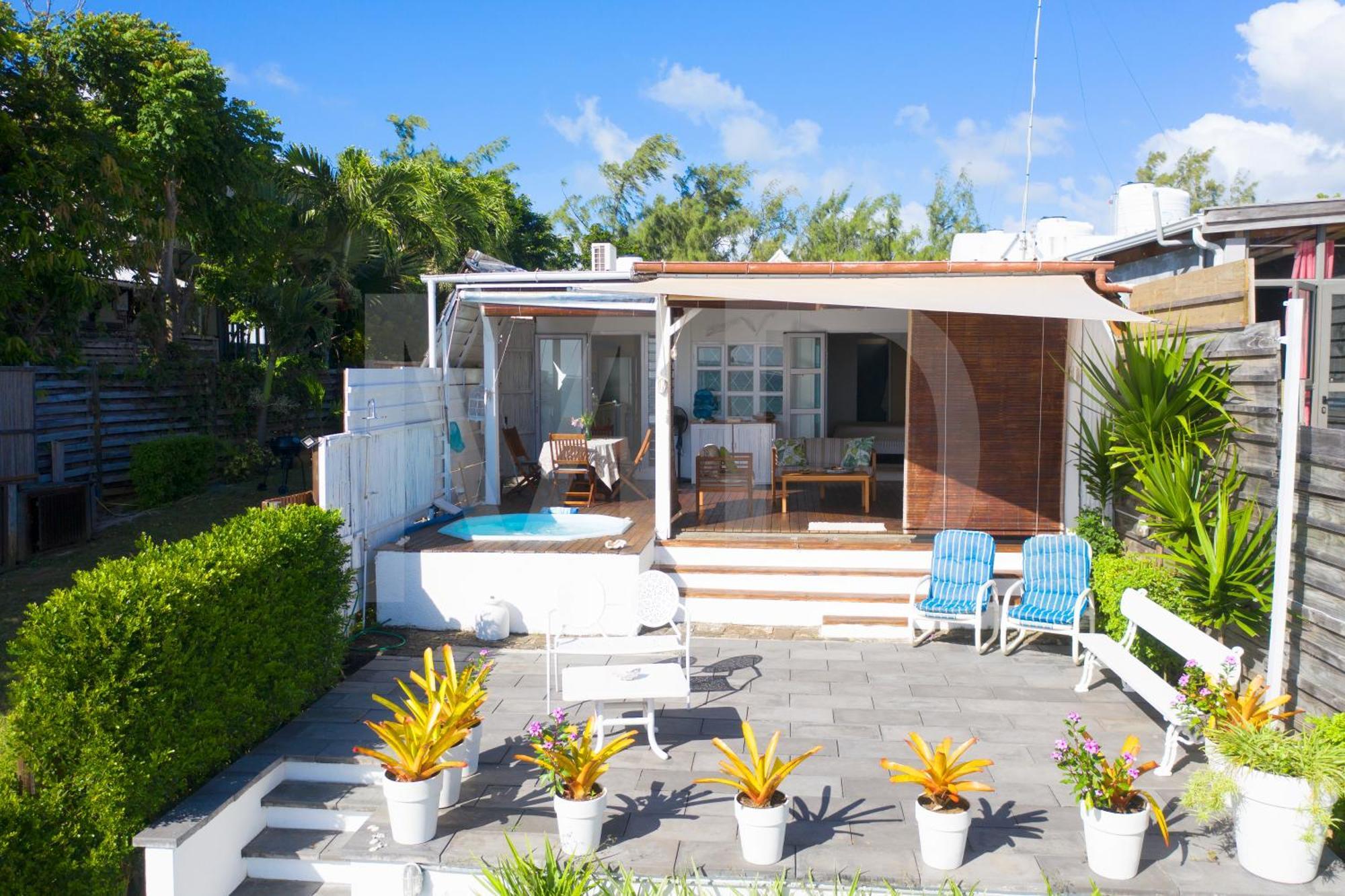 Meerana Cheerful Beachfront Cottage With Jacuzzi Grand Gaube Kültér fotó